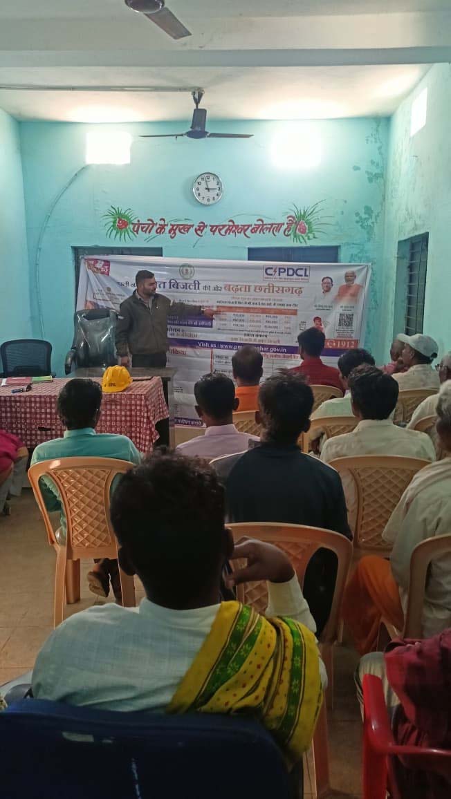 रायपुर : प्रधानमंत्री सूर्यघर मुफ्त बिजली योजना अंतर्गत ग्राम पिपलाकछार में शिविर आयोजित