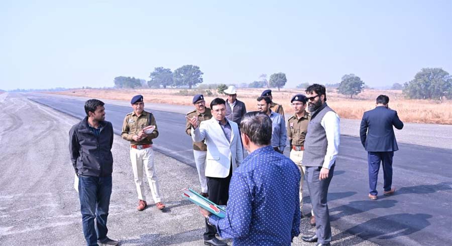 रायपुर : राष्ट्रपति द्रौपदी मुर्मू के प्रस्तावित आगमन की तैयारी के संबंध में कलेक्टर एवं एसएसपी ने आगडीह का किया निरीक्षण