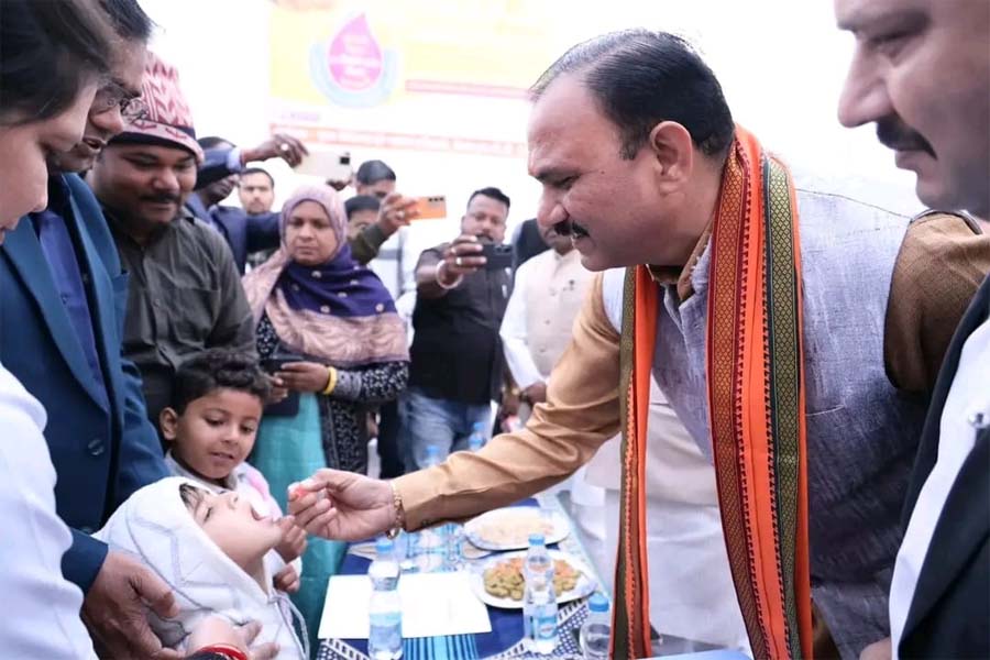 रायपुर : राष्ट्रीय पल्स पोलियो अभियान 2025 का भव्य शुभारंभ, स्वास्थ्य मंत्री ने बच्चों को पिलाई पोलियो की खुराक