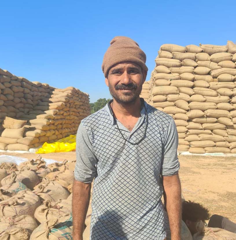 रायपुर : किसान शोभित राम ने बेचा 18 क्विंटल धान प्राप्त राशि से घर बनान में उपयोग