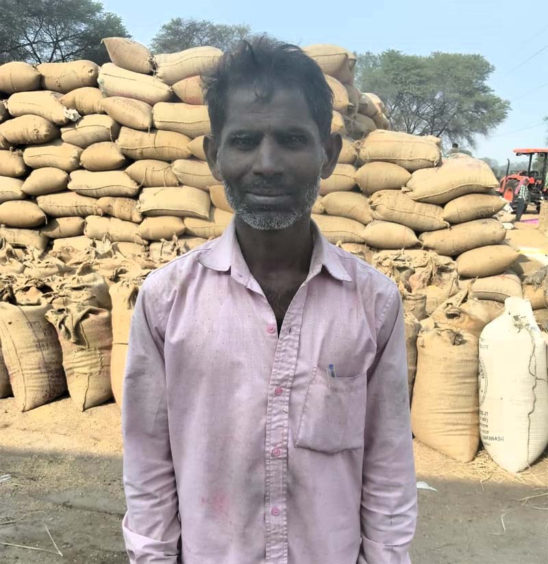 रायपुर : ऑफलाइन टोकन व्यवस्था से बुजुर्ग किसान को मिली राहत, सहज धान विक्रय से प्रसन्न किसान रूमलाल