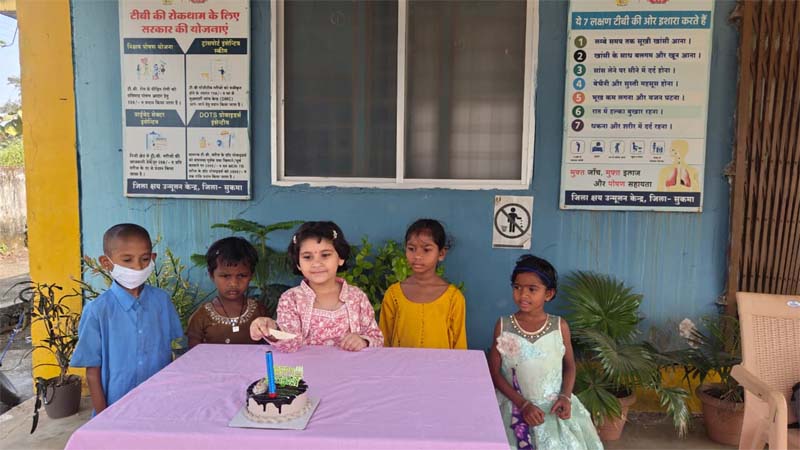 रायपुर : 5 वर्षीय मायरा ने अनोखे अंदाज में मनाया जन्मदिन