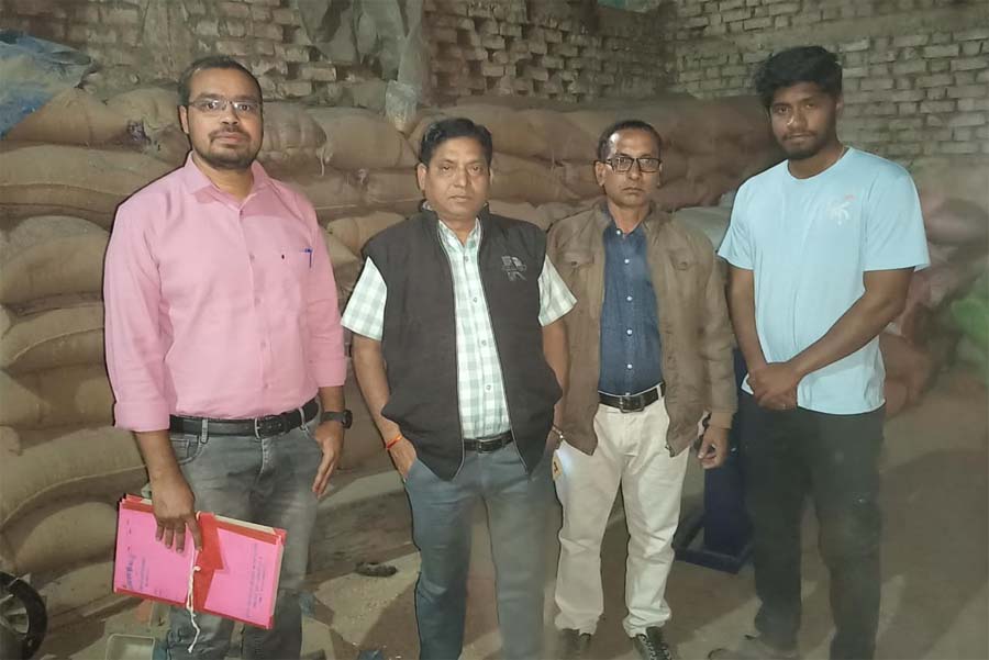 रायपुर :  राजनांदगांव जिले में 5.88 करोड़ मूल्य का 18,983 क्विंटल अवैध धान और 11 वाहन जब्त 