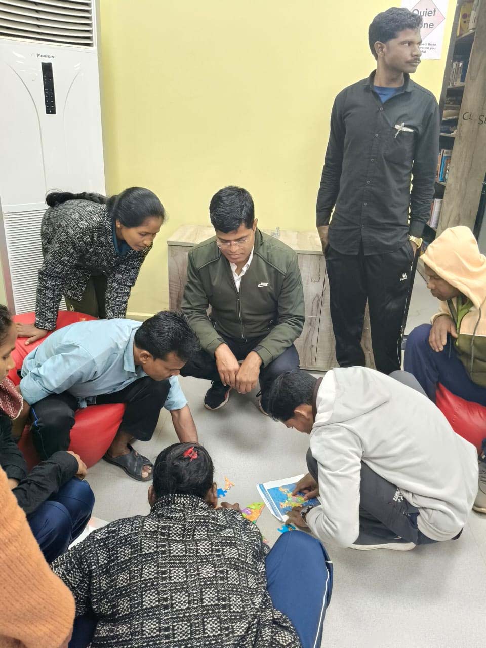 रायपुर : पुनर्वासित माओवादियों ने वर्चुअल रियालिटी में देखी सुनीता विलियम्स की प्रेरणादायी कहानी