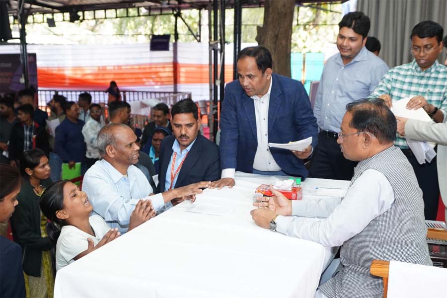 रायपुर : मुख्यमंत्री विष्णु देव साय के निर्देश पर लकवाग्रस्त महिला को तुरंत मंजूर हुए 5 लाख रुपए