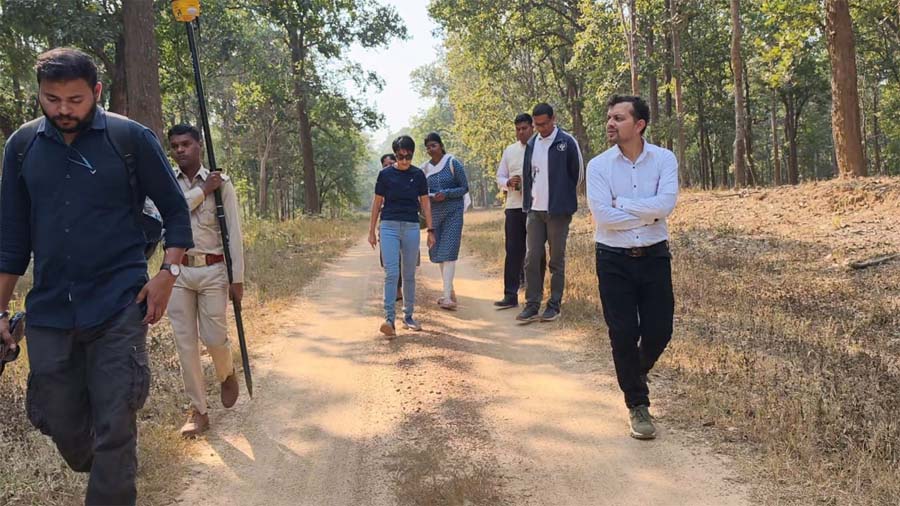 रायपुर : प्रशिक्षु आईएफएस अधिकारियों को मिला डीज़ीपीएस सर्वे एवं वन्यजीव प्रबंधन का व्यवहारिक प्रशिक्षण