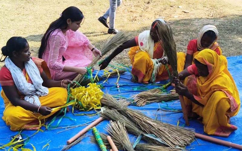 रायपुर : वनधन विकास केंद्र से पहाड़ी कोरवा महिलाओं को मिला रोजगार और आत्मनिर्भरता का संबल