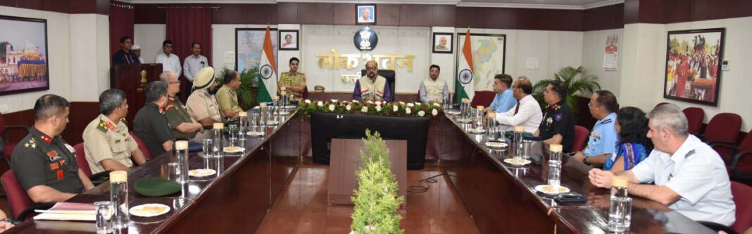 रायपुर : राज्यपाल रमेन डेका से रक्षा महाविद्यालय नई दिल्ली के अध्ययन दल ने की सौजन्य भेंट