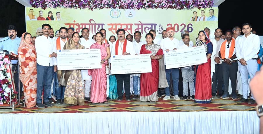 रायपुर : उपमुख्यमंत्री विजय शर्मा ने महिला समूहों को 11.43 करोड़ रुपए की राशि की अंतरित