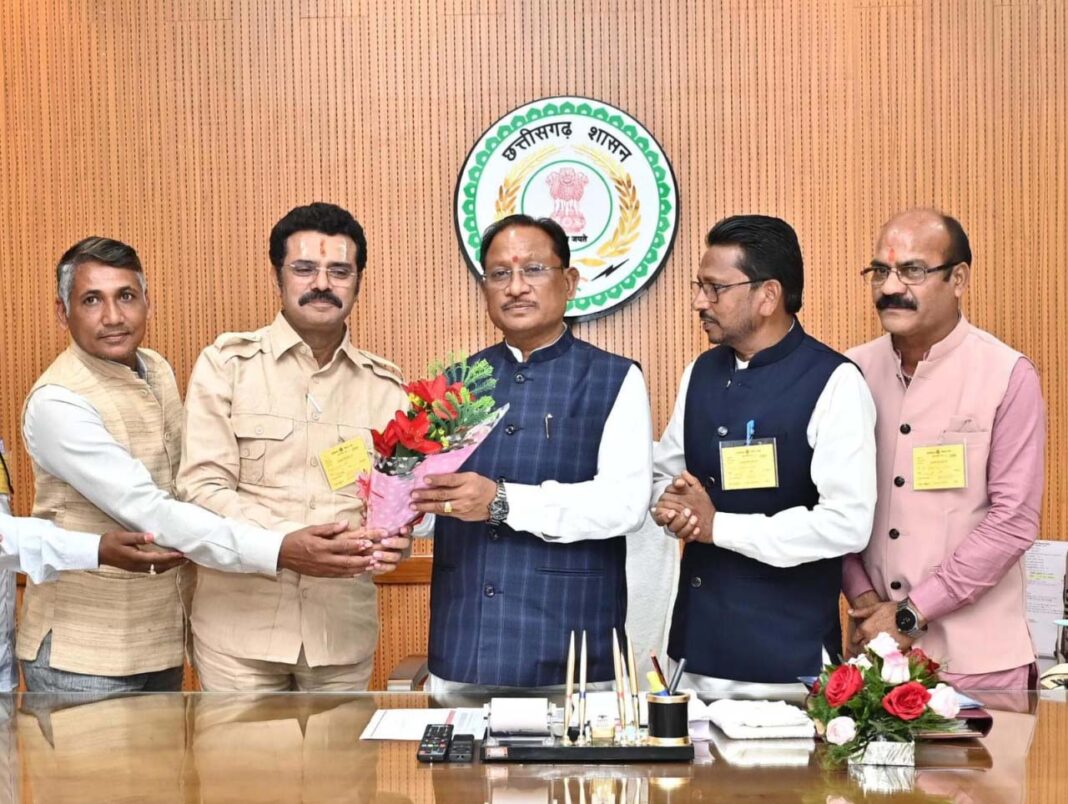 रायपुर : इंद्रावती नदी पर बैराज की स्वीकृति पर जगदलपुर नगर निगम के प्रतिनिधिमंडल ने मुख्यमंत्री का जताया आभार