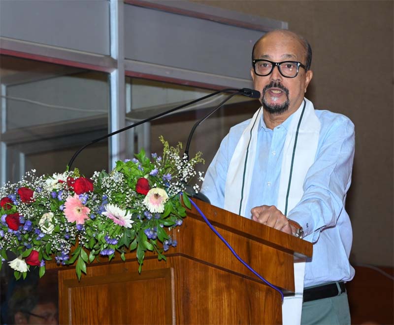 रायपुर : अपनी भावनाओं, दुख और खुशी को व्यक्त करने का सबसे सरल और सशक्त माध्यम हमारी मातृभाषा होती है – डेका