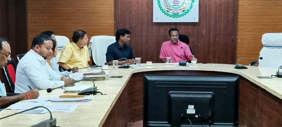 रायपुर : खरीफ तैयारियों की समीक्षा खाद-बीज की कालाबाजारी पर सख्त कार्रवाई के निर्देश