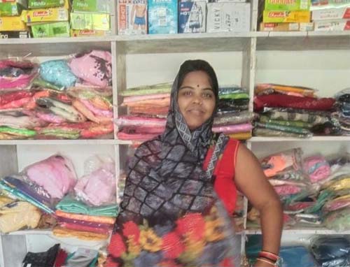 रायपुर : संघर्ष से सम्मान तक : कपड़ा दुकान ने बदली गायत्री गुप्ता की दुनिया