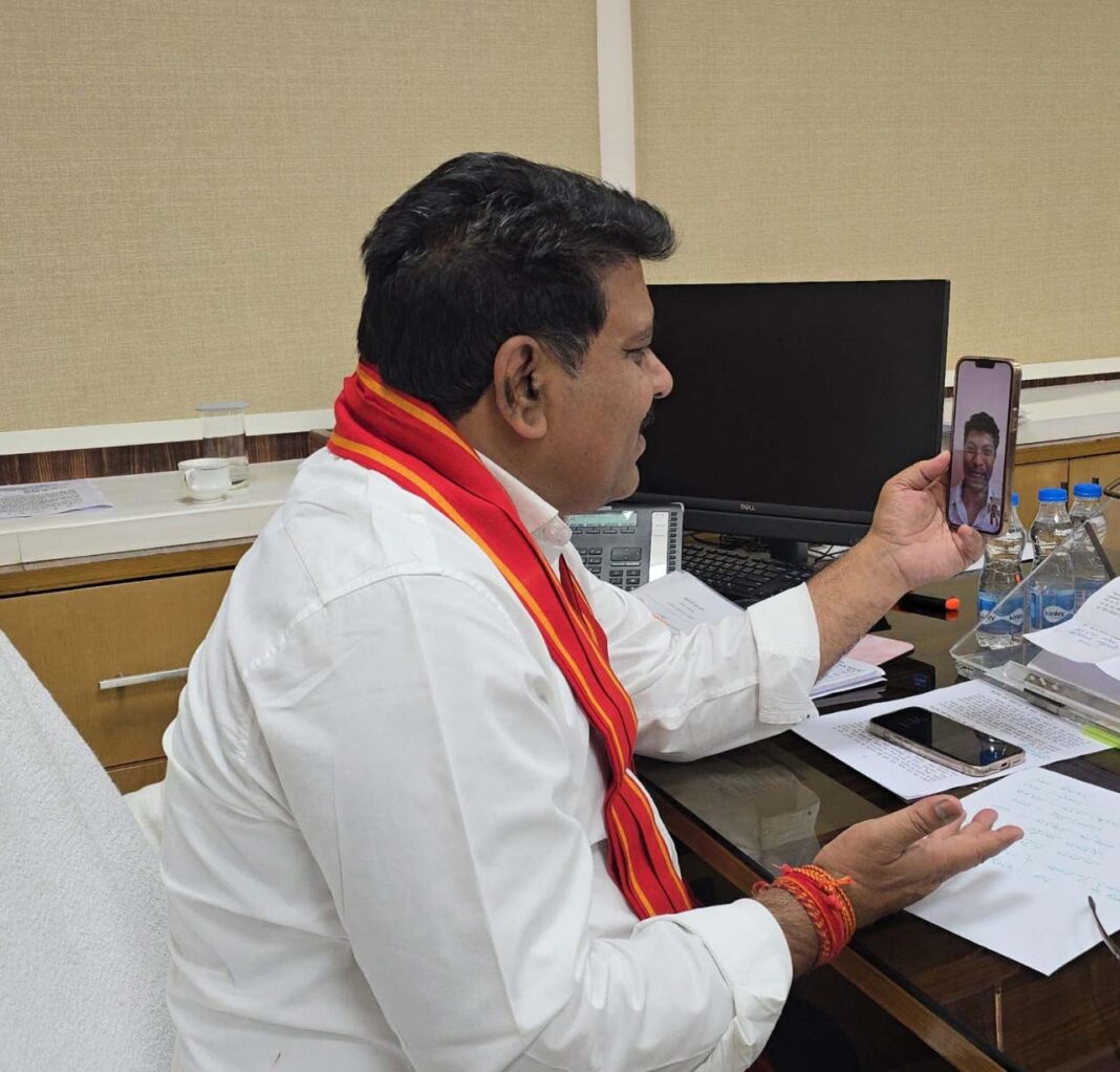 रायपुर : बीजापुर के अंकित की यूपीएससी में सफलता पर उपमुख्यमंत्री विजय शर्मा ने वीडियो कॉल पर दी बधाई