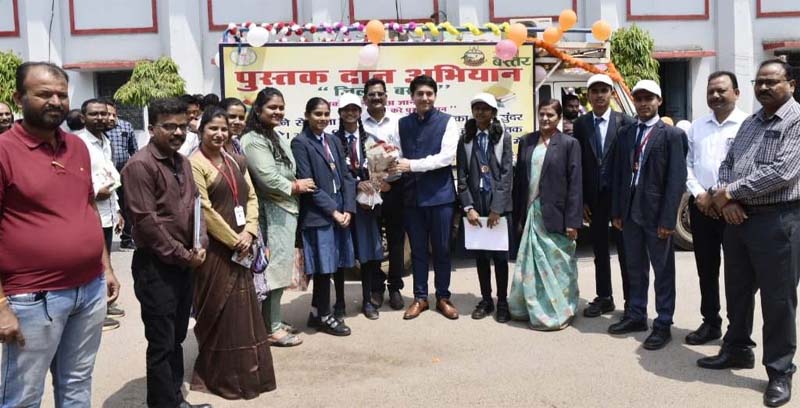 रायपुर : बस्तर में शुरू हुआ पुस्तक दान अभियान