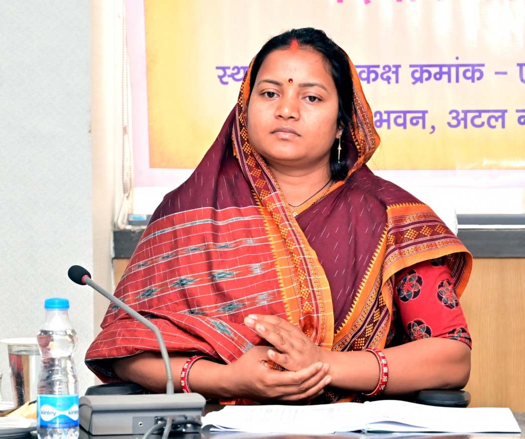 रायपुर : महिलाओं को आर्थिक रूप से स्वावलंबी बनाने के लिए महिला कोष की योजनाओं का विस्तार जरूरी – मंत्री लक्ष्मी राजवाड़े