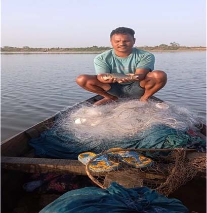 रायपुर : स्वतंत्रता संग्राम सेनानी मछुआ सहकारी समिति के सदस्यों को मिला आजीविका का सहारा