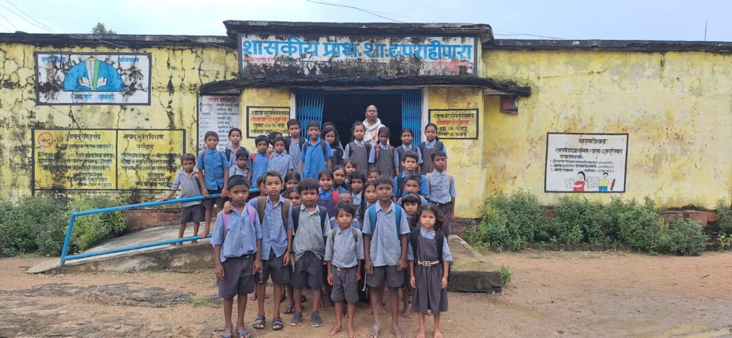 KORBA : एकलशिक्षकीय विद्यालय छपराही पारा में नई शिक्षिका की ज्वाईनिंग से पढ़ाई हुई बेहतर