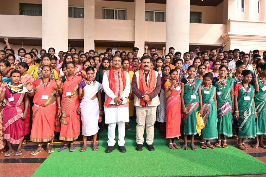 रायपुर : अबुझमाड़िया युवाओं ने अनुभव की लोकतंत्र की कार्यप्रणाली