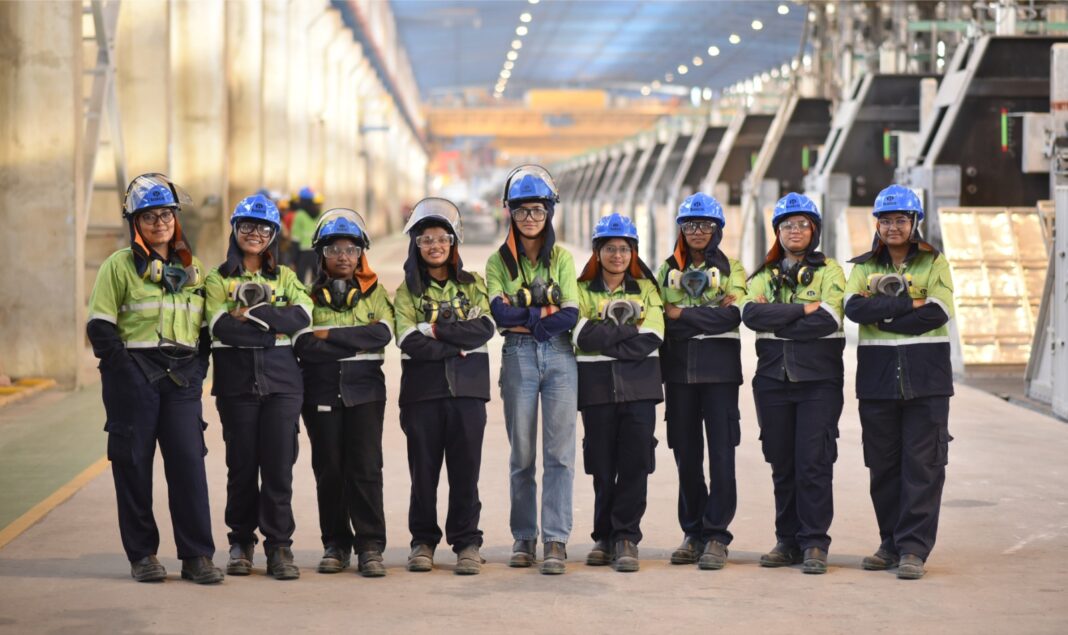 कोरबा : BALCO में महिला क्रेन पायलट की तैनाती, महिला नेतृत्व को  मिला बढ़ावा