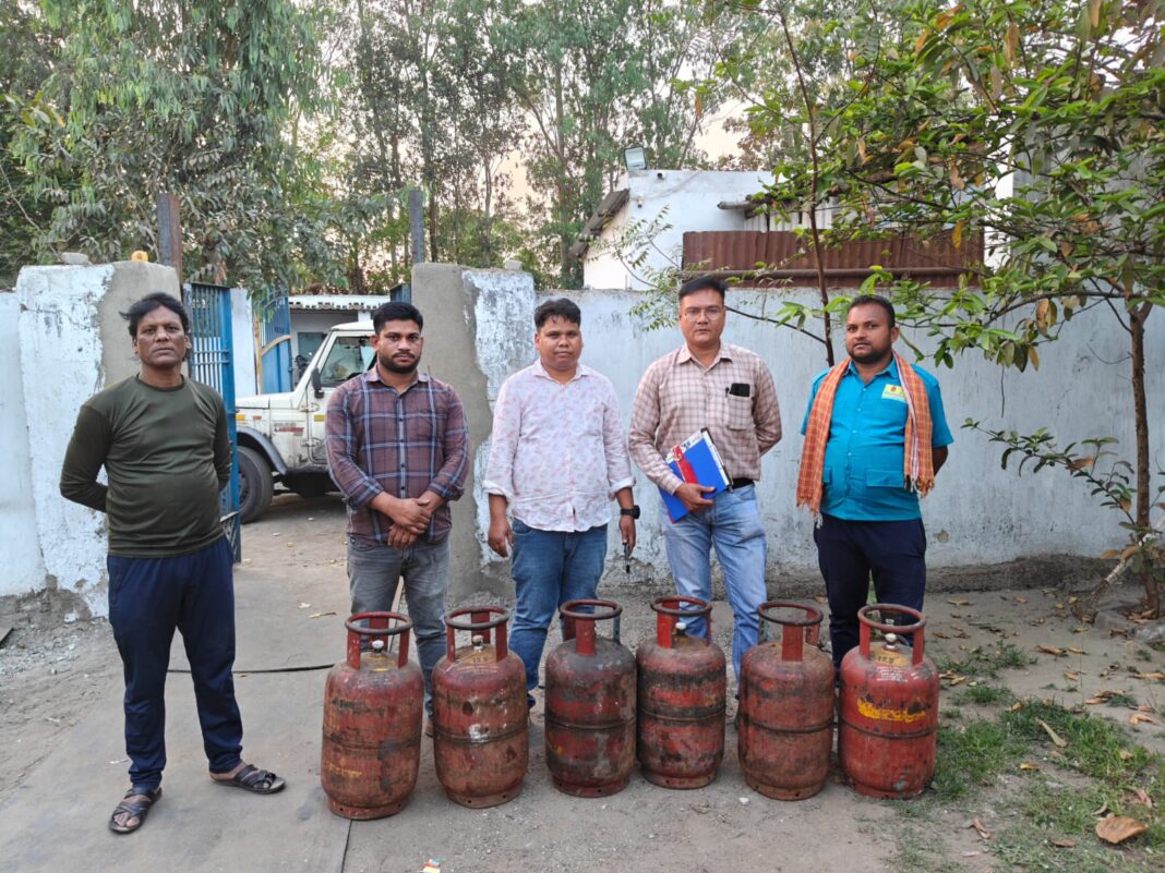 KORBA : घरेलू गैस का व्यावसायिक उपयोग करने वालों पर कार्रवाई