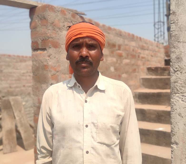 रायपुर : 10 हजार की सहायता राशि बनी सहारा, बेटियों की पढ़ाई में लगा रहे शिवलाल साहू