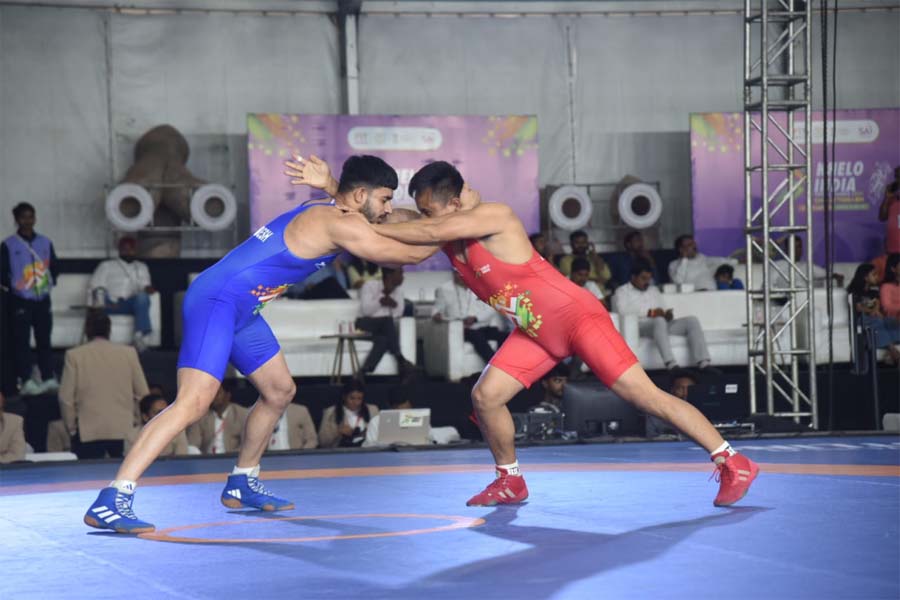 रायपुर : खेलो इंडिया ट्राइबल गेम्स 2026 : कुश्ती स्पर्धा के दूसरे दिन रोमांचक मुकाबले, खिलाड़ियों ने दिखाया शानदार प्रदर्शन