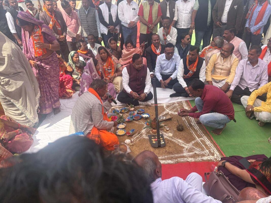 रायपुर : कृषि मंत्री राम विचार नेताम ने धोन्धा प्रतापपुर में किया कृषि महाविद्यालय का भूमि पूजन