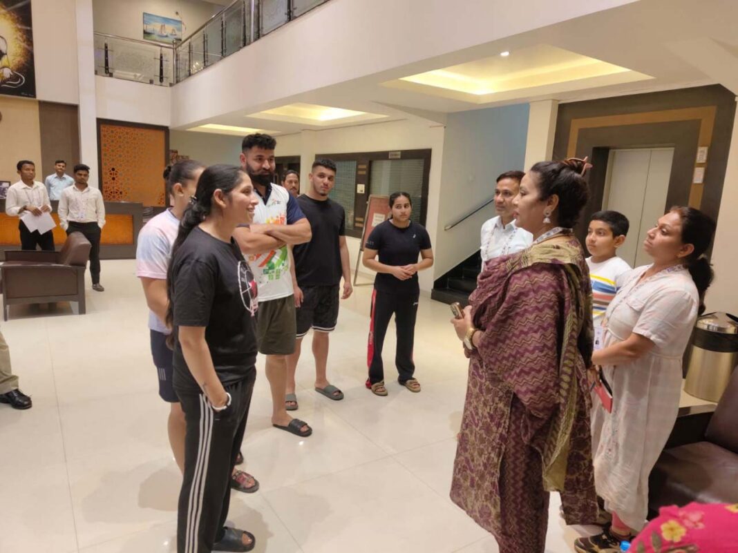 रायपुर : खेलों इंडिया ट्राइबल गेम्स 2026 : संचालक तनुजा सलाम ने अम्बिकापुर में तैयारियों का लिया जायजा