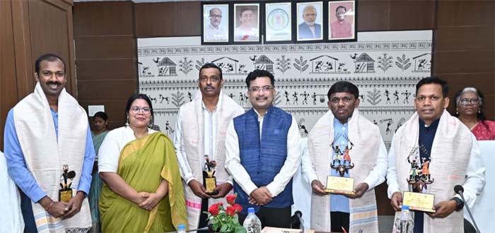 रायपुर : गोवा के मंत्री डॉ. रमेश तावड़कर ने देखी छत्तीसगढ़ की जनजातीय गौरव की झलक