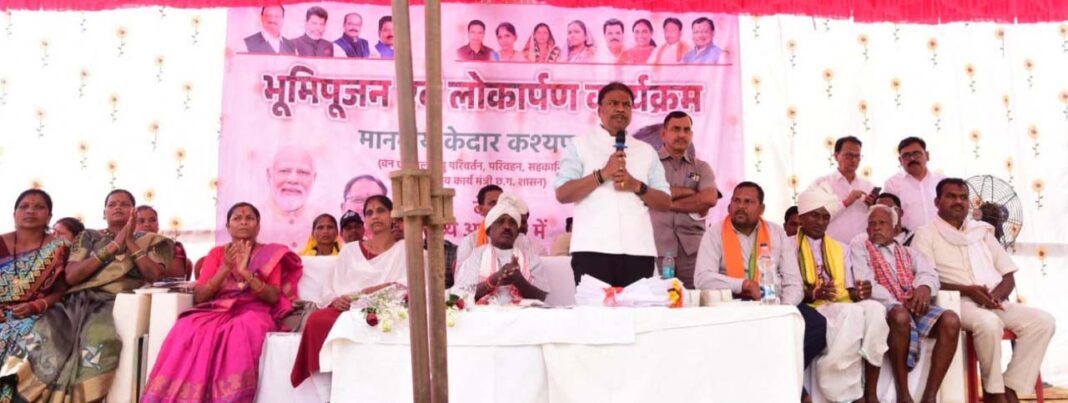 रायपुर : वन मंत्री कश्यप ने ग्राम बेतबेड़ा में 83 लाख 50 हजार रुपये के 14 विकास कार्यों का किया भूमिपूजन