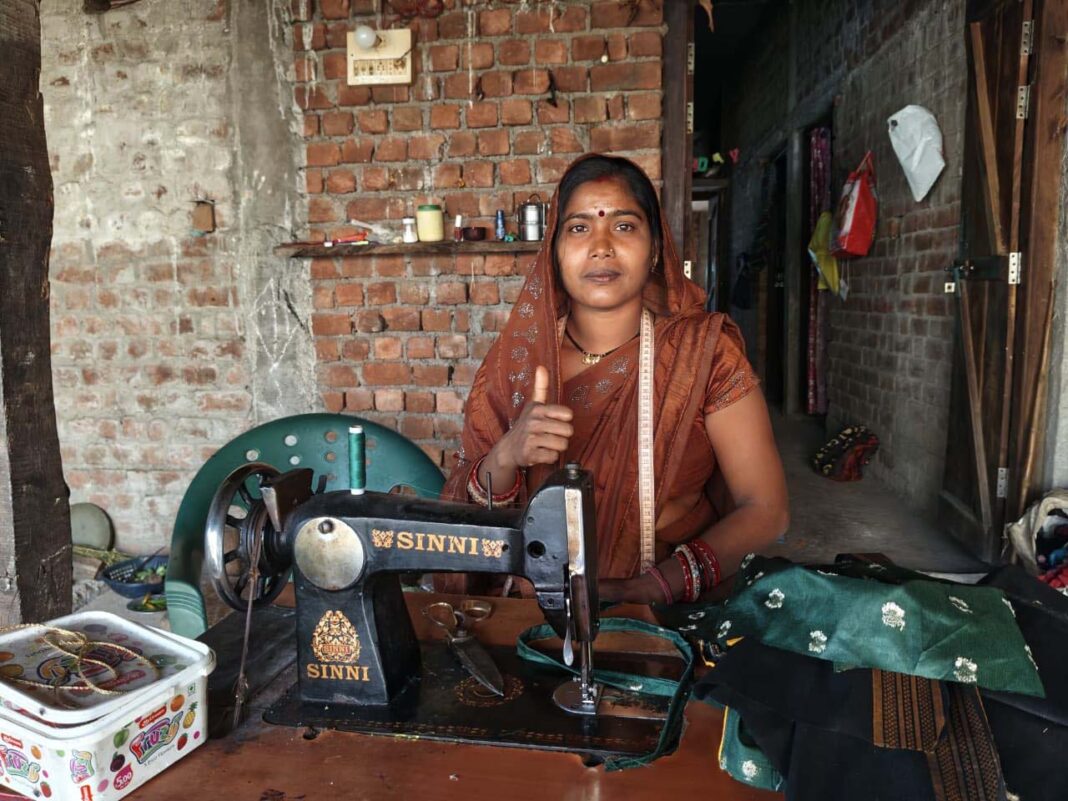 रायपुर : महतारी वंदन योजना ने संवारी भगवती की गृहस्थी, सिलाई मशीन से आसान हुईं स्वावलंबन की राह
