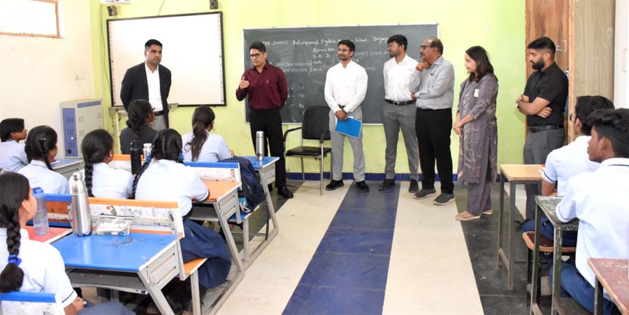 रायपुर : प्रभारी सचिव अविनाश चंपावत ने पीएम श्री स्कूल डोंगरगढ़ का किया निरीक्षण
