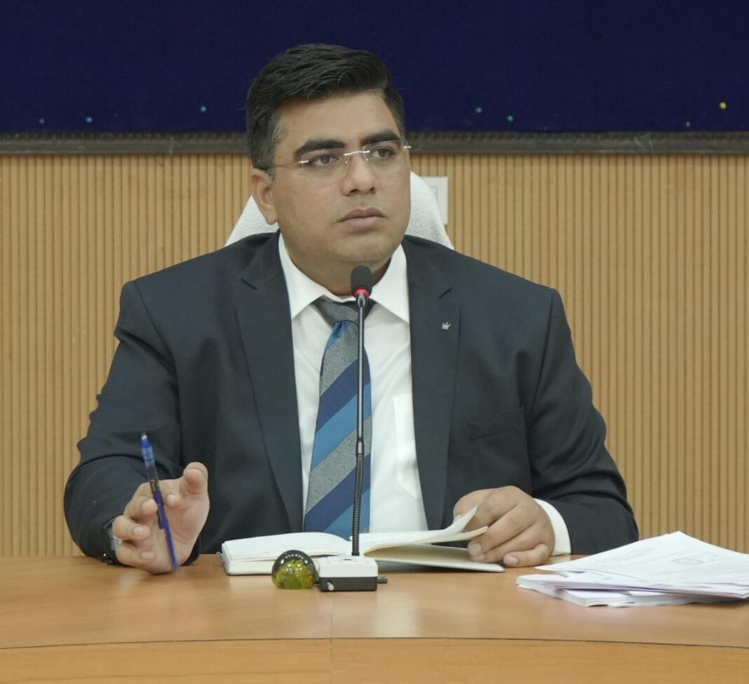 KORBA : कलेक्टर कुणाल दुदावत ने दिए निर्देश -कोरबा में राजस्व पखवाड़ा होगा अधिक प्रभावी, सभी प्रकरणों के गुणवत्तापूर्ण निराकरण पर ज़ोर