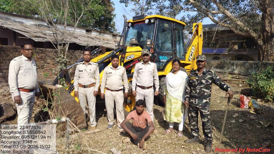 रायपुर : वन भूमि पर अवैध कब्जे के प्रयास पर वन विभाग की त्वरित कार्रवाई, जेसीबी मशीन जब्त