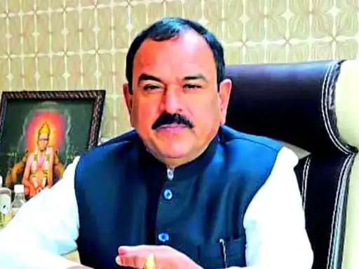 महाराष्ट्र: नासिक में गिरफ्तार बाबा पर कसा शिकंजा, खुद को ‘कैप्टन’ और ‘कॉस्मोलॉजी एक्सपर्ट’ बताता था, पुलिस को 5 नरबलि के संकेत मिले, महिलाओं को अश्लील वीडियो बनाकर ब्लैकमेल करता था, 10 साल में 1500 करोड़ का साम्राज्य बनाया