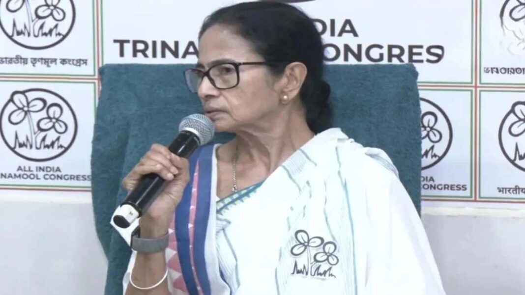 पश्चिम बंगाल विधानसभा चुनाव: TMC ने 291 सीटों पर उम्मीदवारों का ऐलान किया, 74 विधायकों के टिकट काटे, ममता-सुवेंदु भबानीपुर में भिड़ेंगे, भाजपा नेता ने पिछली बार नंदीग्राम में सीएम को हराया था