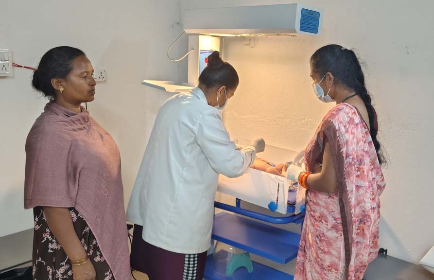 रायपुर : नियद नेल्लानार योजना : बीजापुर के पालनार में स्वास्थ्य क्रांति, ‘आयुष्मान आरोग्य मंदिर’ से सुदूर वनांचल के ग्रामीणों को मिल रही नई सौगात