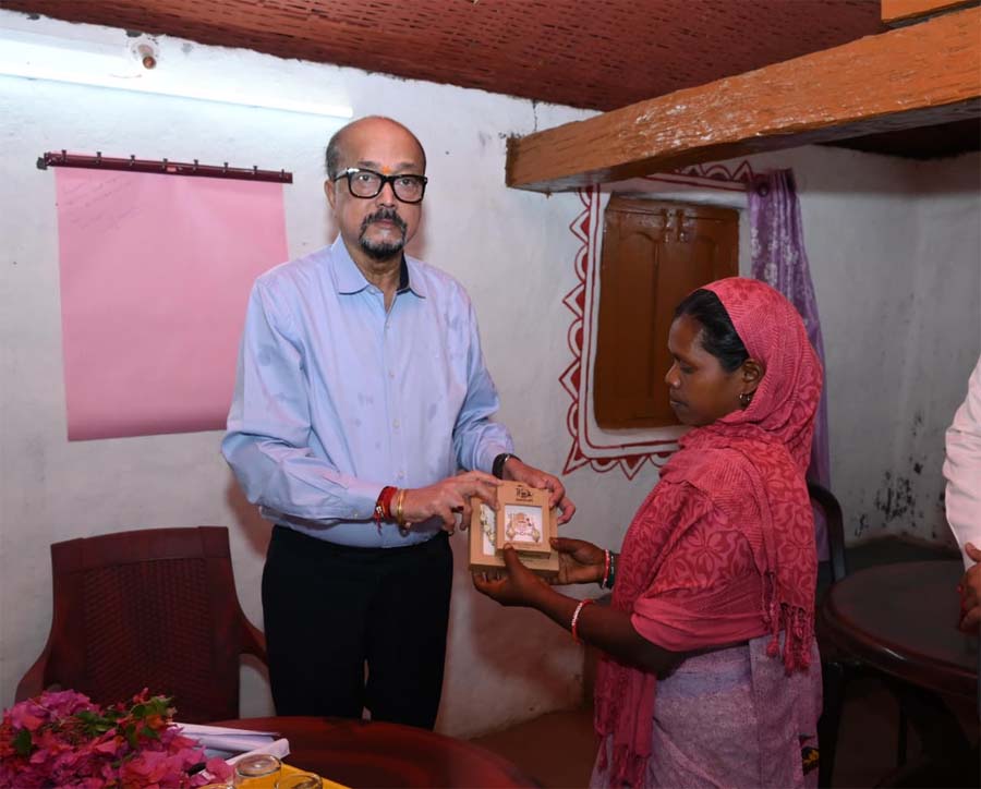 रायपुर : राज्यपाल रमेन डेका ने जशपुर के केरेगांव होम-स्टे का किया अवलोकन