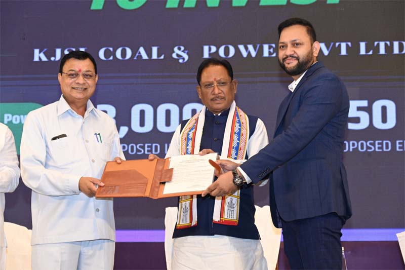 रायपुर : विशेष लेख : उद्योग और श्रम विभाग के आपसी समन्वय से संवर रहा है – छत्तीसगढ़