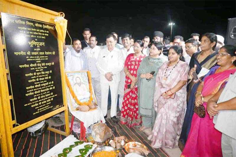 रायपुर : ट्रेफिक सिंग्नल में प्रतीक्षा करने वालों को अब तेज धूप व बारिश में नहीं होगी परेशानी चौक-चौराहों में बनेंगे प्रतीक्षा शेड