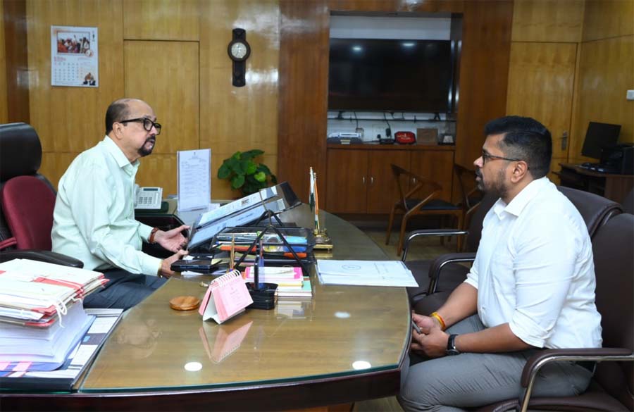 रायपुर : राज्यपाल डेका ने कारखानों में दुर्घटनाओं को रोकने के लिए सुरक्षा व्यवस्था मजबूत करने के दिए निर्देश