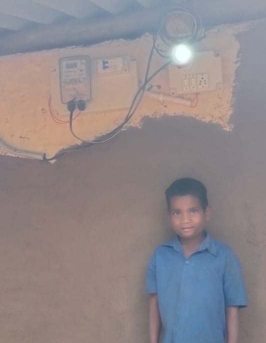 रायपुर : दशकों का अँधेरा टूटा, अबूझमाड़ के ईरपानार गाँव में पहली बार पहुँची बिजली