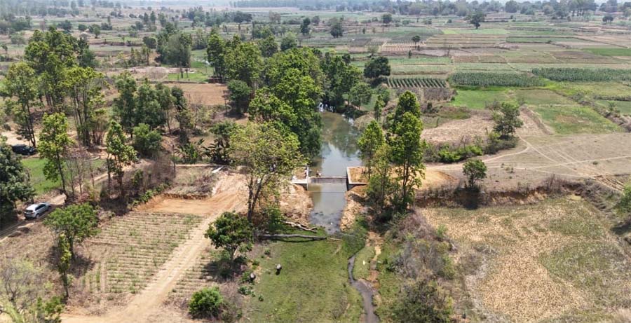 रायपुर : चेक डैम से बदली तस्वीर : जल संरक्षण ने गांवों को बनाया आत्मनिर्भर