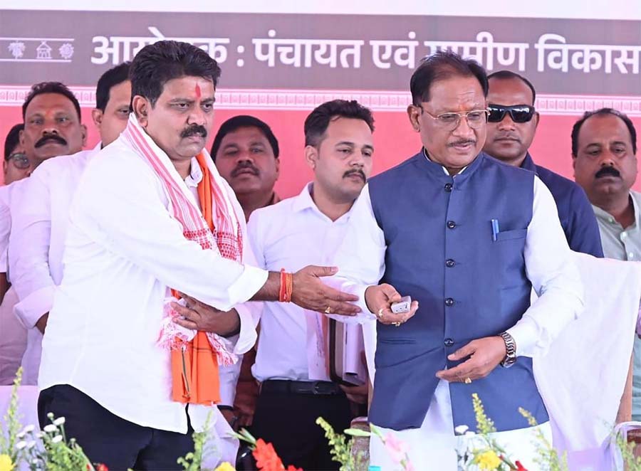 रायपुर : ग्रामीण विकास को नई रफ्तार : 2426 किमी सड़क निर्माण का मुख्यमंत्री विष्णु देव साय ने किया शिलान्यास
