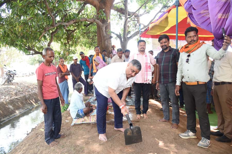 रायपुर : पर्यटन एवं संस्कृति मंत्री राजेश अग्रवाल ने किया 520 लाख रू. से अधिक के नहर-जलाशय जीर्णाेद्धार कार्यों का भूमिपूजन