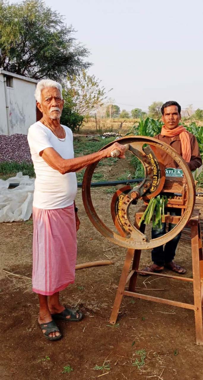 रायपुर : चाफ कटर व आधुनिक तकनीक से बढ़ा दुग्ध उत्पादन, आर्थिक स्थिति में हुआ सुधार