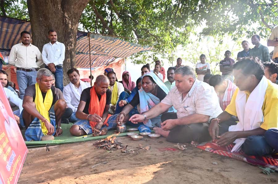 रायपुर : पर्यटन एवं संस्कृति मंत्री राजेश अग्रवाल ने उदयपुर के मतरिंगा में शेड निर्माण का किया भूमिपूजन