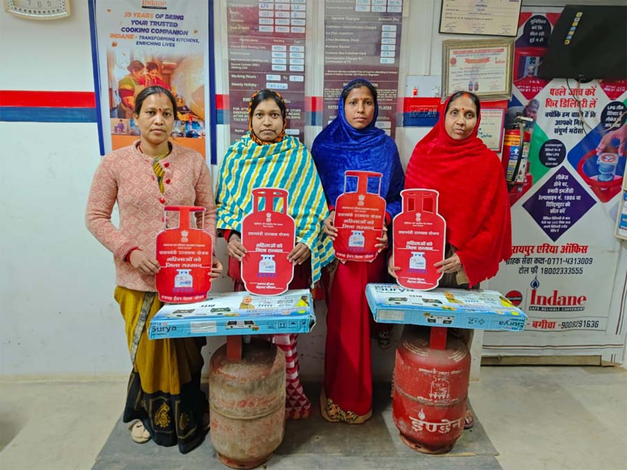 रायपुर : प्रधानमंत्री उज्ज्वला योजना से जशपुर की महिलाओं को बड़ी राहत, धुएँ से मुक्ति के साथ जीवन हुआ आसान