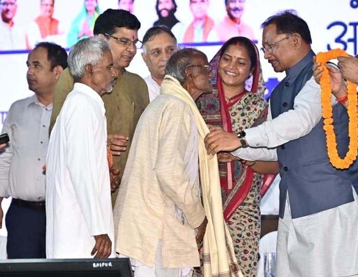 रायपुर : विशेष लेख : छत्तीसगढ़ में वरिष्ठ नागरिकों के लिए मजबूत सामाजिक सुरक्षा तंत्र